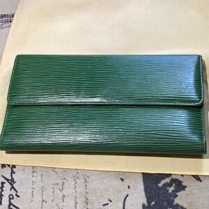 AUTHENTIC LOUIS VUITTON PORTEFEUILLE SARA BIFOLD LONG WALLET